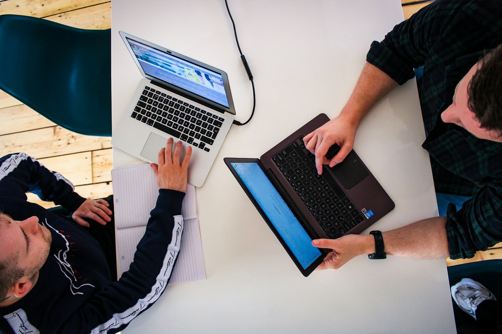 Adaptive Learning Platforms: How Software Customizes Lessons to Your Brain