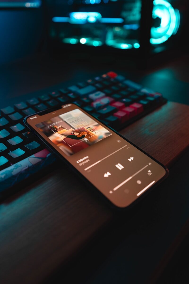Soundscapes for Studying: Binaural Beats vs. Lo-Fi (What the Research Says)